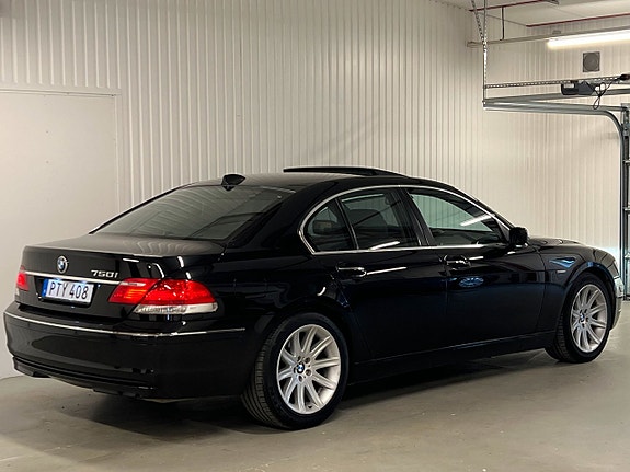 BMW 750iL 3 of 5