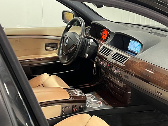 BMW 750iL 14 of 22