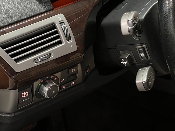 BMW 750iL 8 of 22