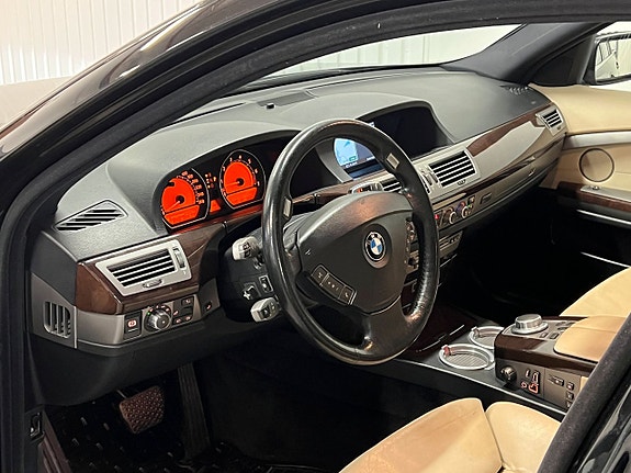 BMW 750iL 7 of 22