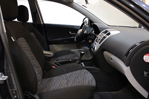Kia Ceed 8 of 10