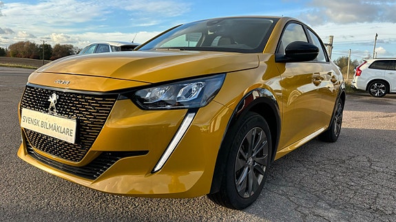 Peugeot e-208 2 of 5