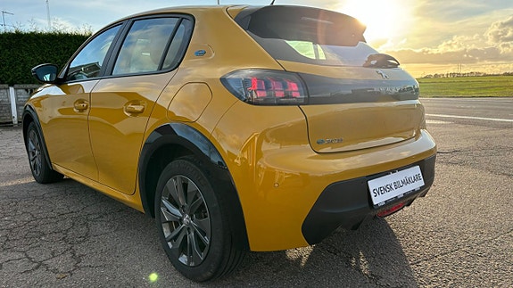 Peugeot e-208 3 of 5