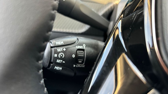 Peugeot e-208 13 of 13