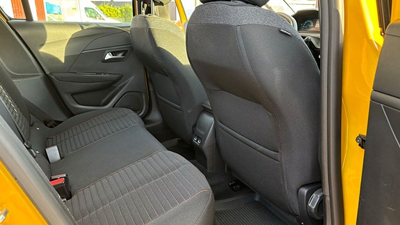 Peugeot e-208 11 of 13