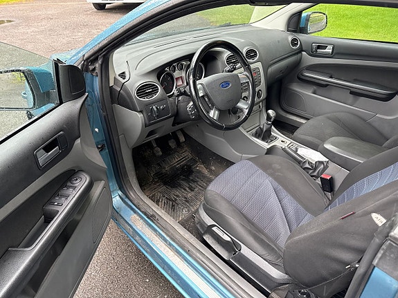 Ford Focus CC 4 of 5