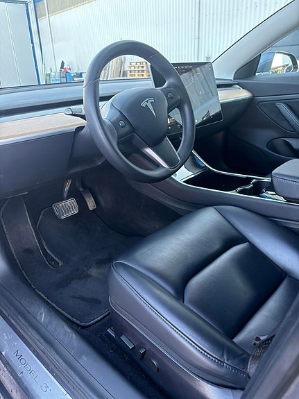 Tesla Model 3 12 of 19