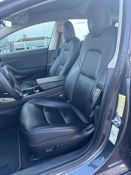 Tesla Model 3 15 of 19