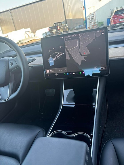 Tesla Model 3 14 of 19