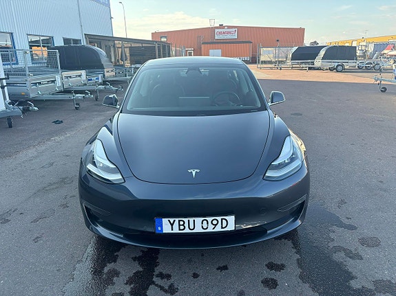 Tesla Model 3 4 of 19