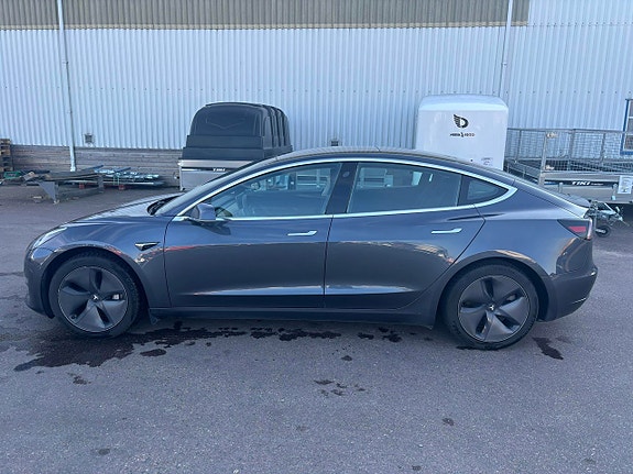 Tesla Model 3 7 of 19