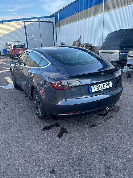 Tesla Model 3 2 of 19