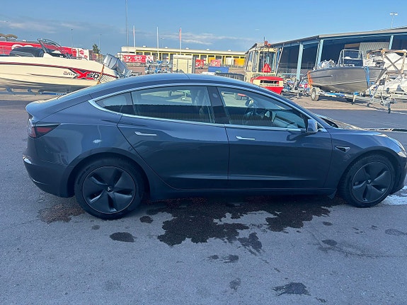 Tesla Model 3 6 of 19