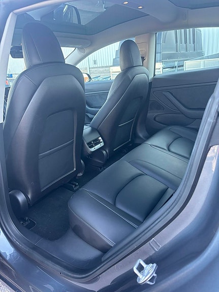Tesla Model 3 11 of 19