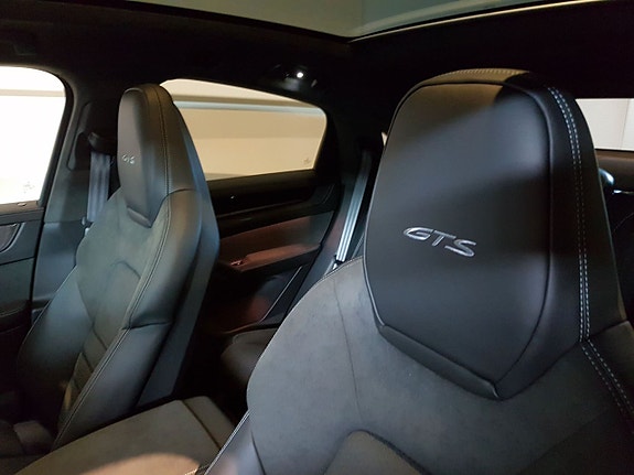 Porsche Cayenne 7 of 10