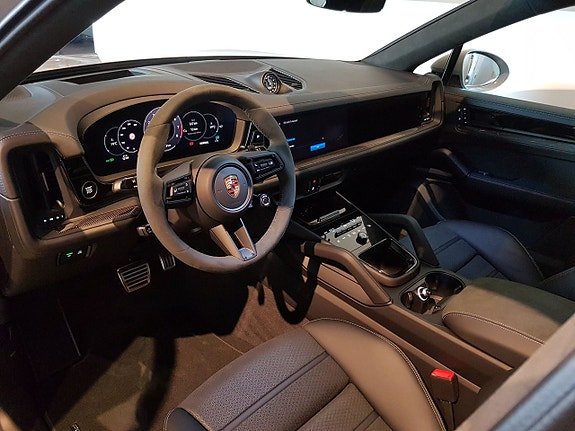 Porsche Cayenne 8 of 10