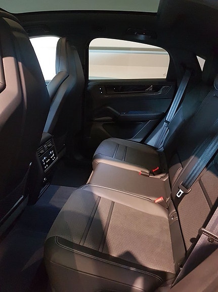 Porsche Cayenne 9 of 10