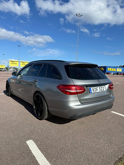 Mercedes-Benz C220 4 of 7