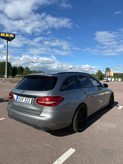 Mercedes-Benz C220 5 of 7