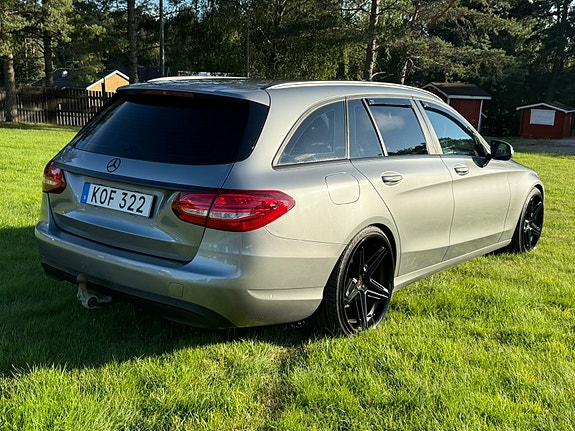 Mercedes-Benz C220 3 of 5