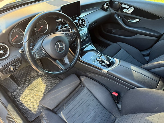 Mercedes-Benz C220 4 of 5