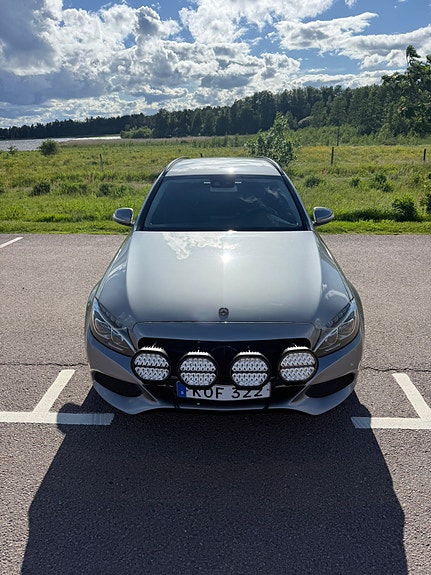 Mercedes-Benz C220 3 of 7