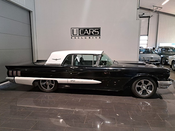 Ford Thunderbird 4 of 5