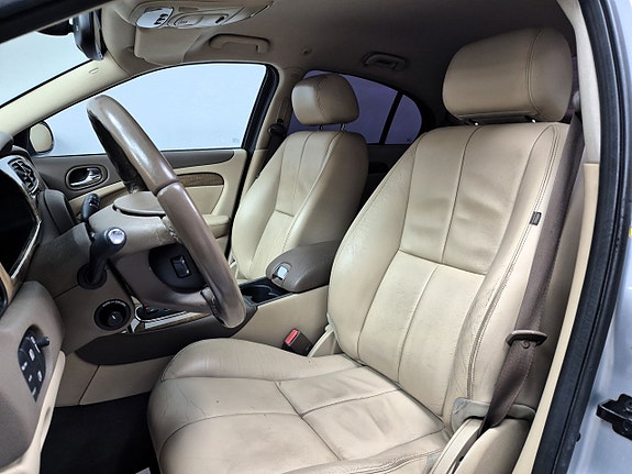 Jaguar S-TYPE 9 of 24
