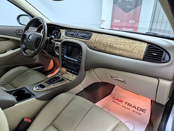 Jaguar S-TYPE 19 of 24