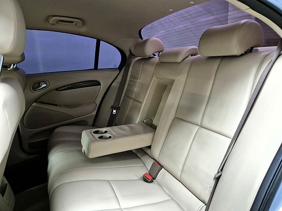 Jaguar S-TYPE 22 of 24