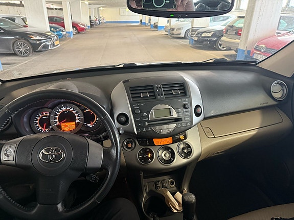 Toyota RAV4 7 of 10