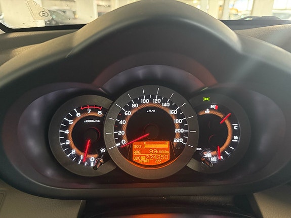 Toyota RAV4 6 of 10