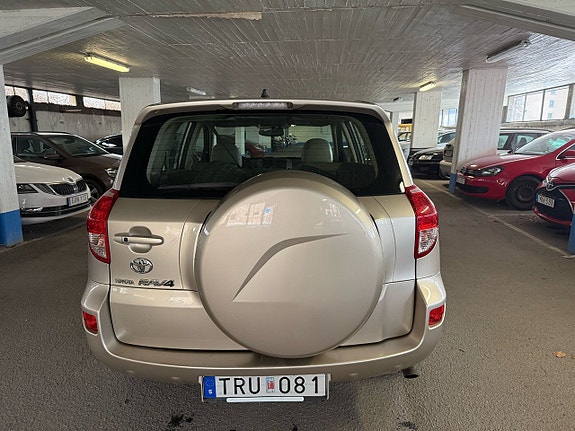 Toyota RAV4 5 of 5