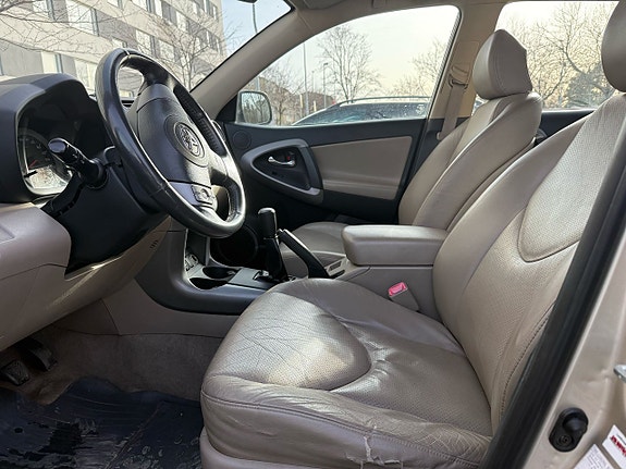Toyota RAV4 9 of 10