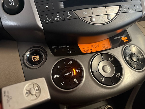 Toyota RAV4 8 of 10