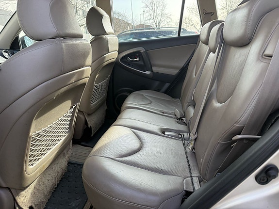Toyota RAV4 10 of 10
