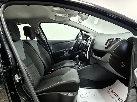 Renault Clio 21 of 24
