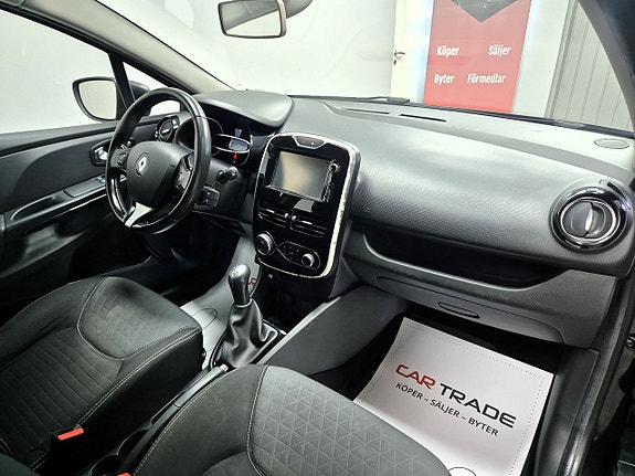 Renault Clio 19 of 24