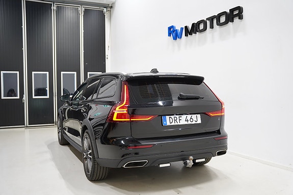 Volvo V60 Cross Country 4 of 21