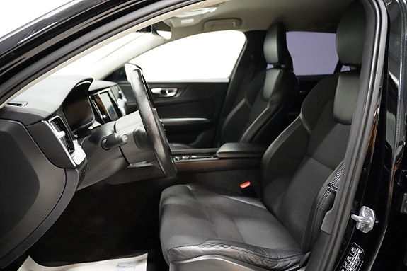 Volvo V60 Cross Country 7 of 21
