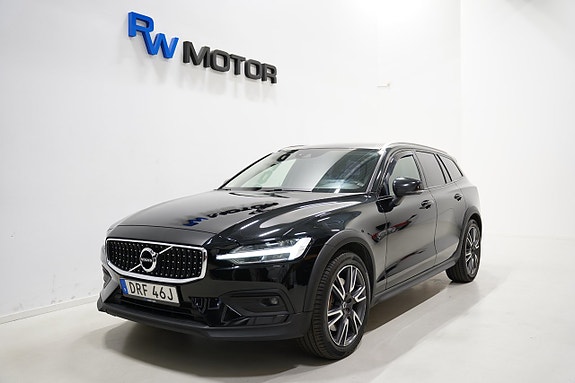 Volvo V60 Cross Country 2 of 21