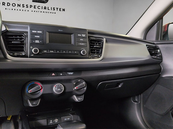 Kia Rio 23 of 27