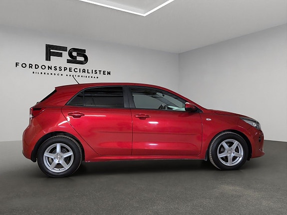 Kia Rio 2 of 5