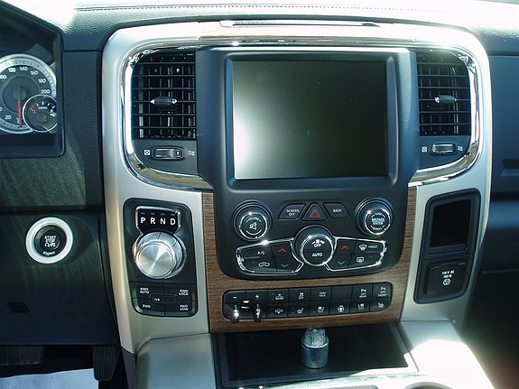 Dodge RAM 1500 8 of 17