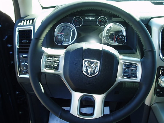 Dodge RAM 1500 9 of 17