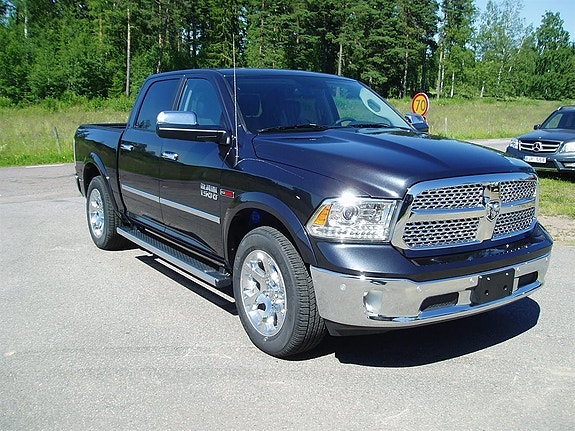 Dodge RAM 1500 2 of 5