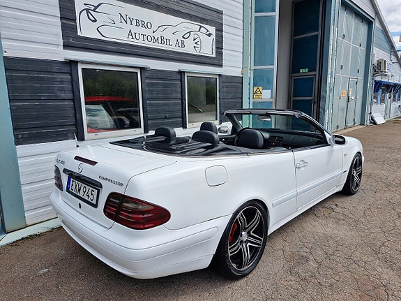 Mercedes-Benz CLK200 3 of 5