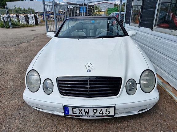 Mercedes-Benz CLK200 4 of 5