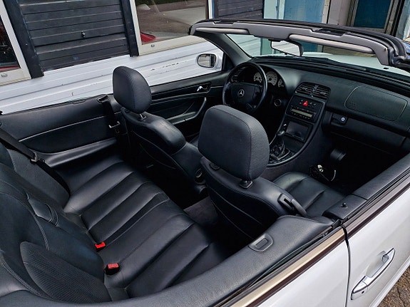 Mercedes-Benz CLK200 5 of 5