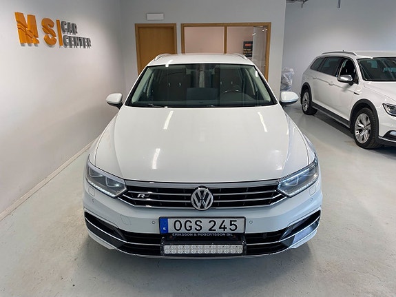 Volkswagen Passat 2 of 5